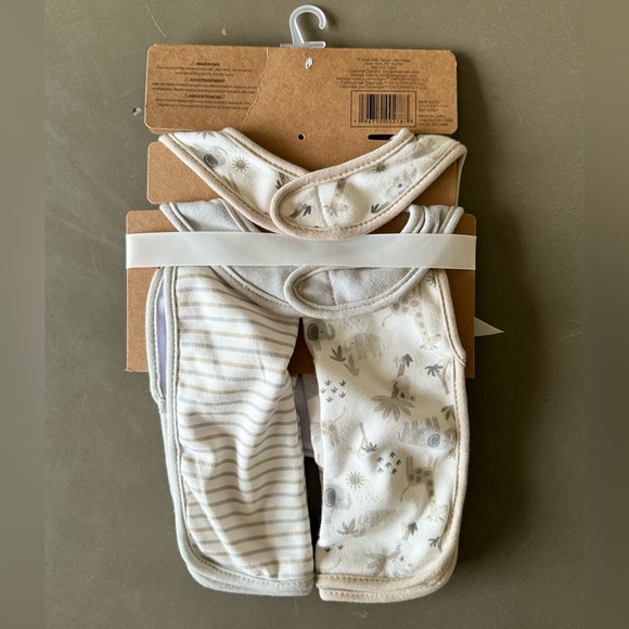 NWT Bib & Burp Cloth 4 Piece Set - Picture 2 of 6